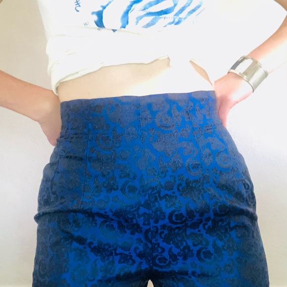 🔥SOLD🔥90s VTG ANN TAYLOR Blue Paisley Silk Tapered Pants - Picture 4 of 11